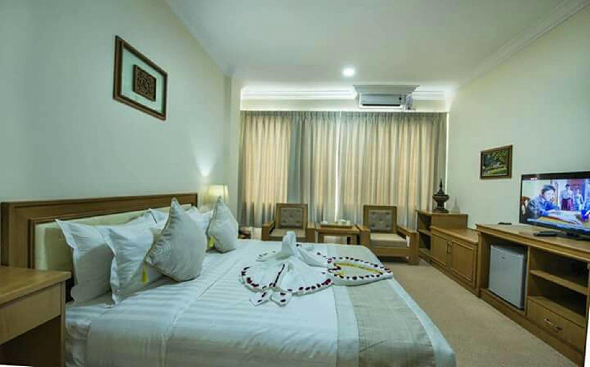 Hotel Shwe Nann Htike Мемьо Экстерьер фото